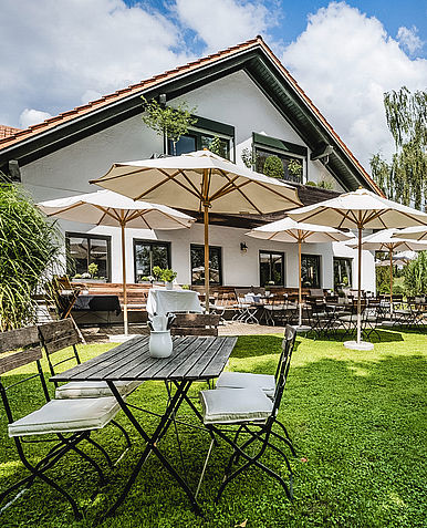 Wiesenbiergarten, Biergarten Neumarkt, Ausflugsziel Bayern, Sommerurlaub Oberpfalz, MEIER Hilzhofen, Draußen essen, Biergartenidylle